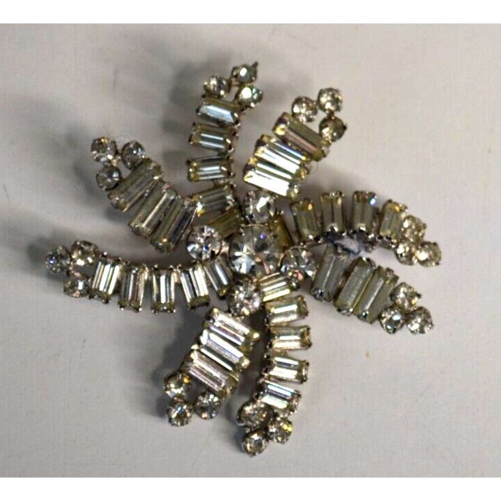Weiss Estate Clear Rhinestone Vintage 2” Brooch Pin Swirl Pinwheel Design Signed